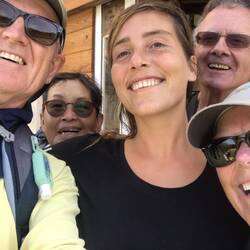 Canadiens et une fille Francaise en Espagne