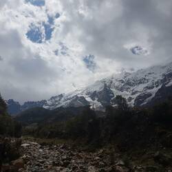 Abwärts der Gletscher hinter uns
