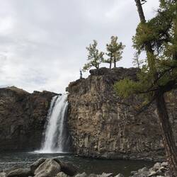 Der Wasserfall von unten gesehen...