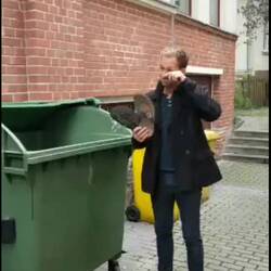 Endlich!! Die abgelatschten Flipflops fliegen fort 😅😂