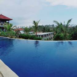 Nicht gesucht, aber gefunden. Unser erster Infinity-Pool in Indo.