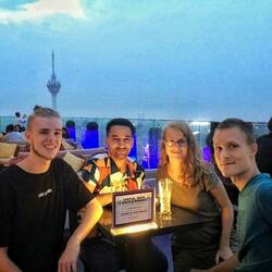 Mit Bahaa und Jonas in der Rooftop-Bar