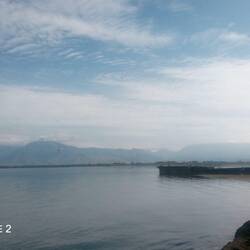 Skutarisee albanische Seite und Alpen im Dunst