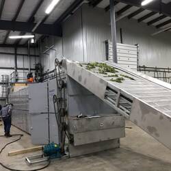 Später soll alles durch diese chinesische Maschine laufen