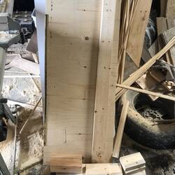 Übrig blieb nur ein Haufen Sperrholz, der im Shop von Leonard sicher eine Verwendung findet.