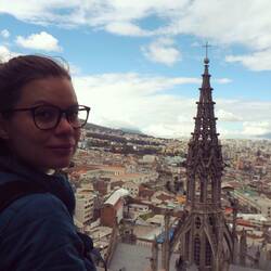 Hier oben könnten wir das Geschehen in der Stadt sicher beobachten