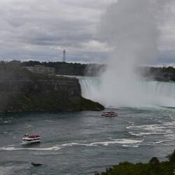 Wasserdampfwolke über den Niagara-Fällen