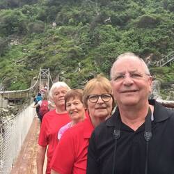 Auf der Suspension Bridge