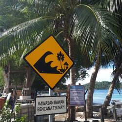 Typische Beschilderung auf Pulau Weh