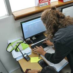 Jule am Air Asia Schalter ^^