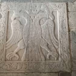 Der byzantinische Doppeladler symbolisiert Asien und Europa