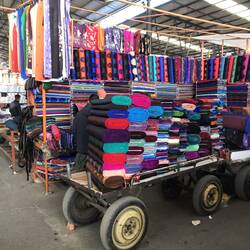 Auf dem Markt - in der Stoffabteilung