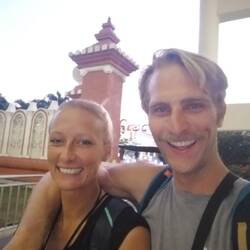 Rising with the sun. Am Flughafen.