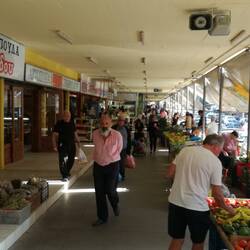 Lebendiger Wochenmarkt