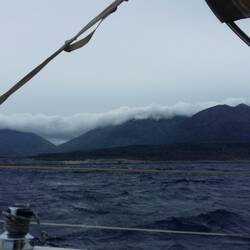 Das Wolkenband kündigt Wind an