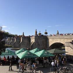 Viel los auf der Alten Mainbrücke