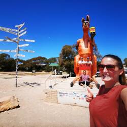 "Big Kangaroo" mit Vegemite an der Grenze von South Australia :P