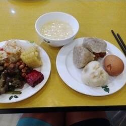 Autre petit déjeuner étrange dans un hôtel