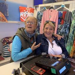 Diane avec une amie qui on dealer en francais