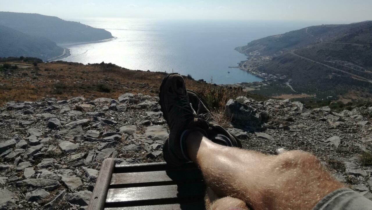 Liegestuhle mit Aussicht auf der Festung belohnten den Aufstieg
