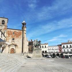 Conquistador monument in town square