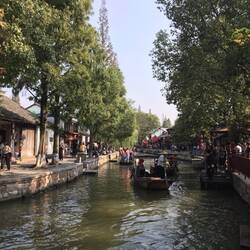 Der schönste Kanal der Stadt - gesäumt von Geschäften