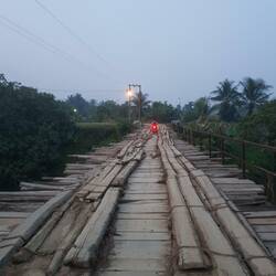 Die "sichere" Flussüberquerungs-Brücke