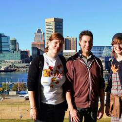 Susan, James & Juju vor Baltimores Hafen