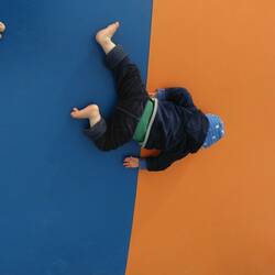 Kurze Pause auf dem Trampolin