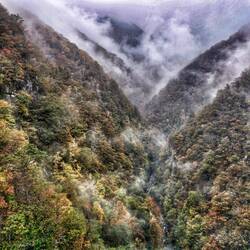 Nebelpause und Blick 130 Meter in die Tiefe