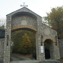 Die Pforte zum Kloster Uspenje