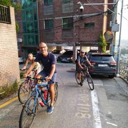 Cycling visit in the hilly roads of Itaewon