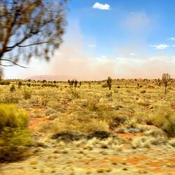 Sandsturm in der Gegend des Uluru