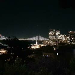 The Bay Bridge and SF's financial district // Le Bay Bridge et le quartier des finances