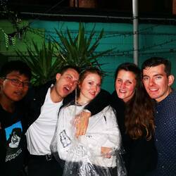Hung (Deutsch), Fabi (27, Bayern), Sarah (26, Bayern), Vivi, Meikel (Irland)