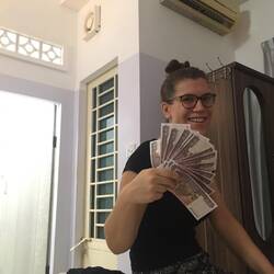 4500 Riel sind 1€, Laura sieht reicher aus, als sie ist...