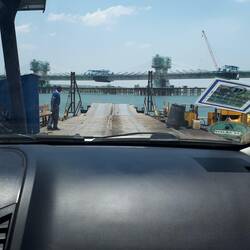 Die Koreaner bauen eine Brücke über den Sambesi