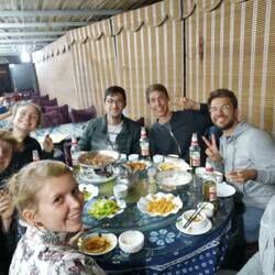 Beim geimeinsamen Abendessen 😊