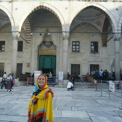 Schön brav verhüllt