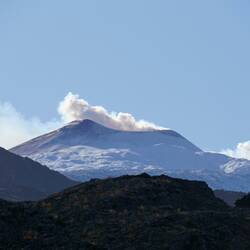 1800Hm über uns qualmt der Ätna unaufhörlich vor sich hin