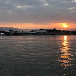 Sonnenaufgang über dem Hafen