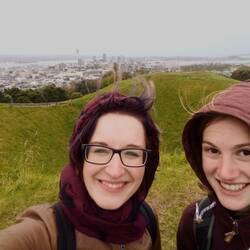 Auf dem Mount Eden 🌋 mit Sicht auf die Skyline von Auckland