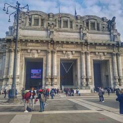 Its Huge. Check the size of people under the arch