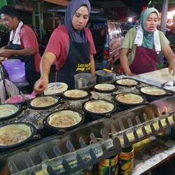 Lecker Teigtaschen mit Nüssen und etwas Butter gefüllt
