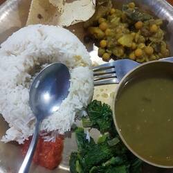 Dhal Bat - jeden Tag mindestens einmal. ;)