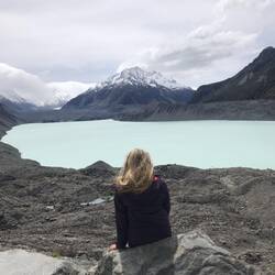 Tasman Glacier (oben links, bedeckt von Schutt)