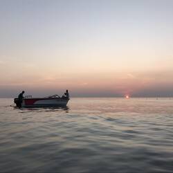 Sonnenunterang mit Boot