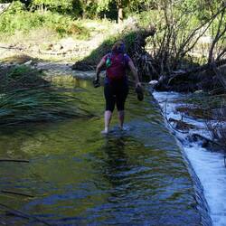 Die zweite Flußüberquerung...und diesmal musste auch Tom die Schuhe ausziehen 😜