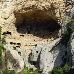 Und auch hier wieder überall Gräber