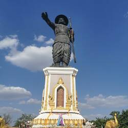 Chao Anouvong Statue